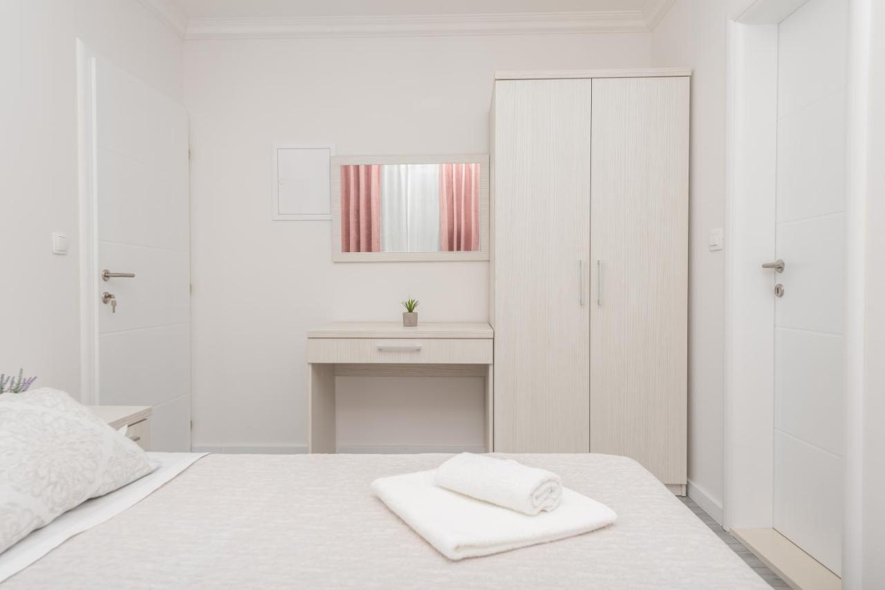 Apartments Petrusic Makarska Bagian luar foto