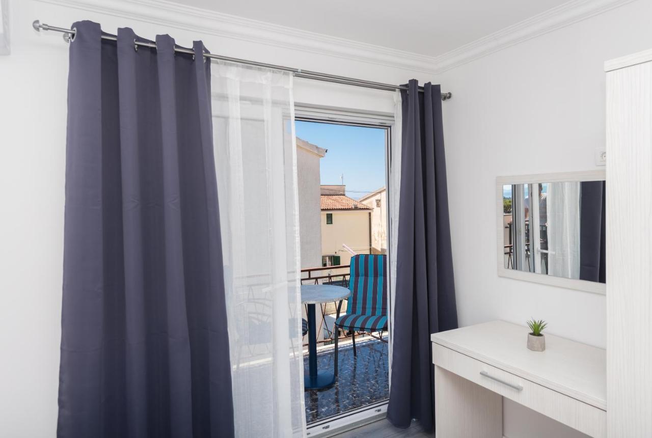 Apartments Petrusic Makarska Bagian luar foto