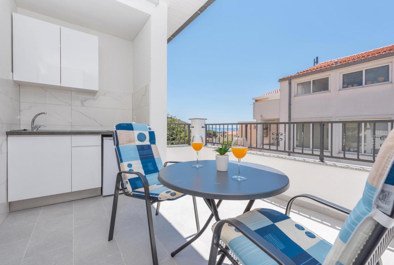 Apartments Petrusic Makarska Bagian luar foto