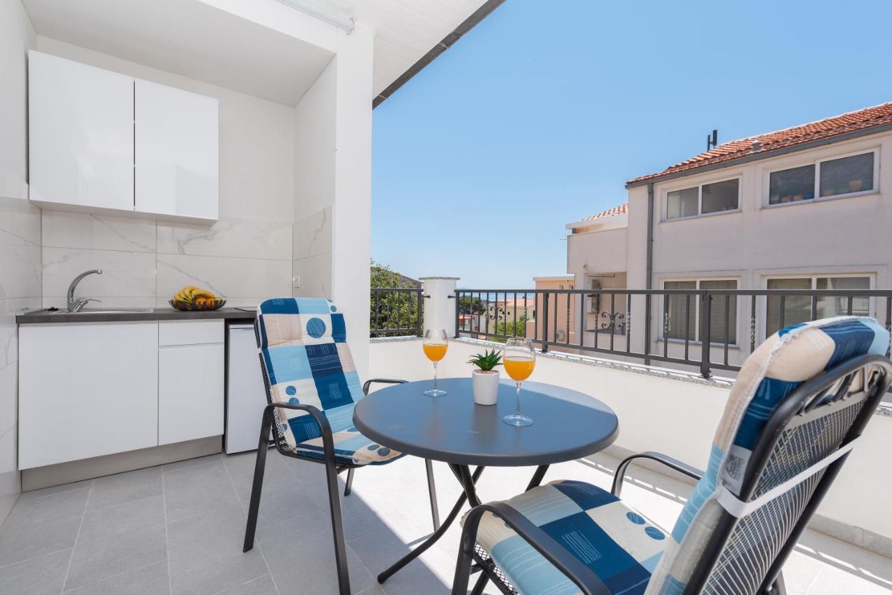 Apartments Petrusic Makarska Bagian luar foto