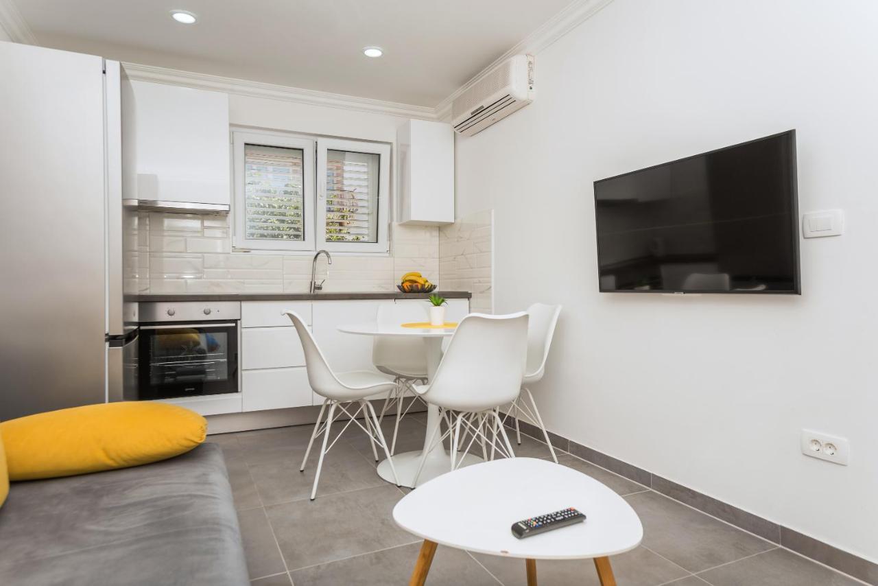 Apartments Petrusic Makarska Bagian luar foto