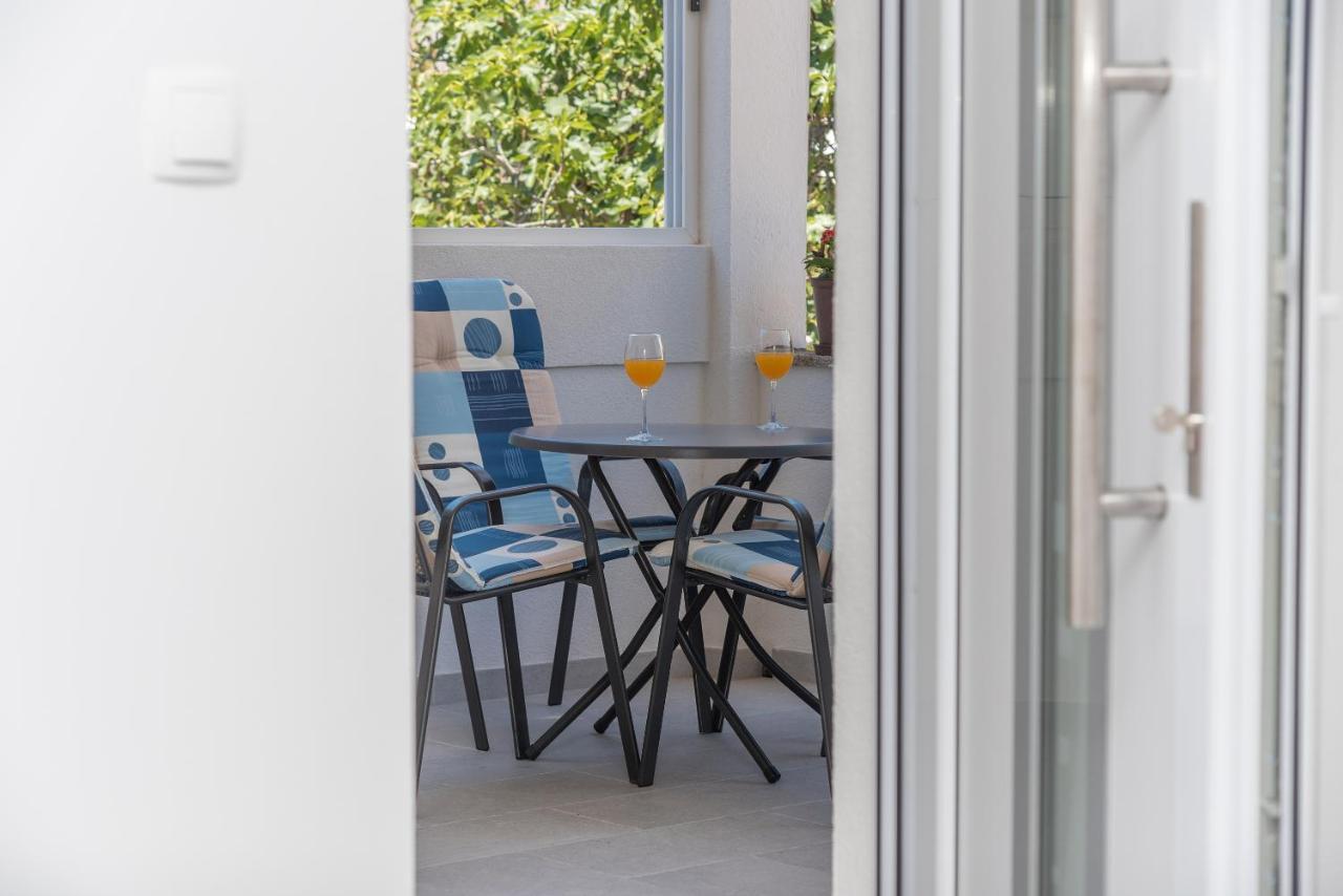 Apartments Petrusic Makarska Bagian luar foto